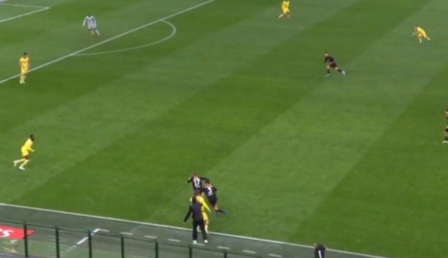 Затоа Алегри збеснал, па брутално го навредил: Погледнете што направи Фабрегас (ВИДЕО)