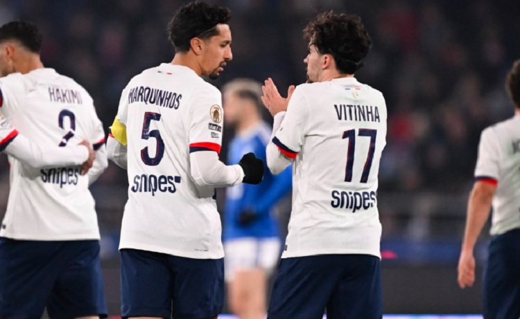 ПСЖ и со играч помалку до триумф над Стразбур