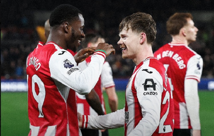 Арсенал се врати на победничките патеки и го доби дербито на Северен Лондон (Видео)