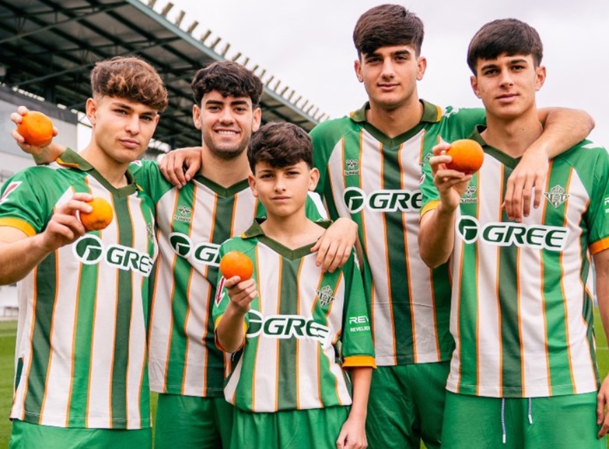 Реал Бетис утре ќе игра во дрес каков што досега не е виден – направен е од портокал!