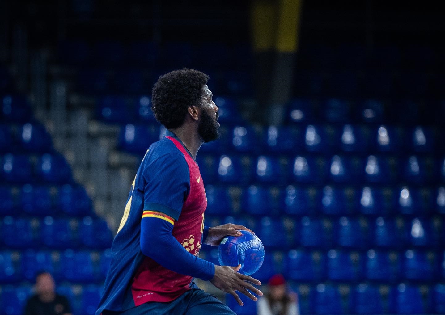 Барса му ја одзема капитенската лента на Мем!