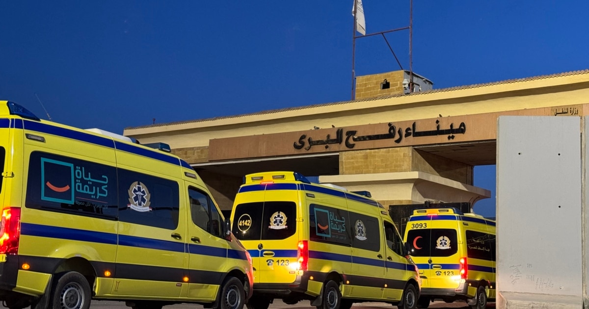 Преминот Рафа делумно отворен по две години војна