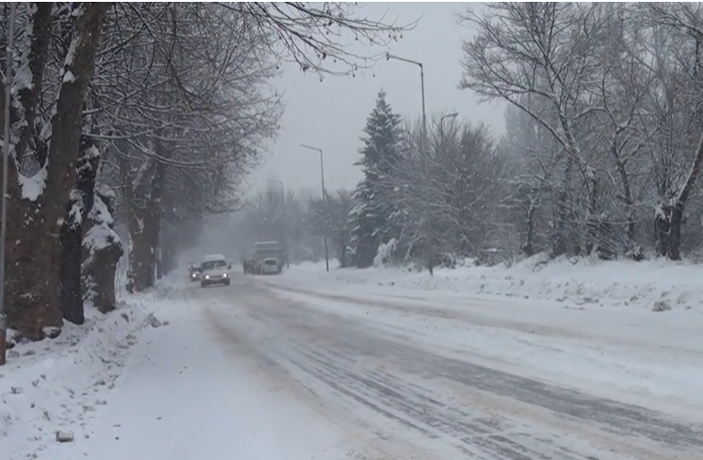 Забрана за камиони на патните правци Маврово-Дебар и Гостивар-Сража