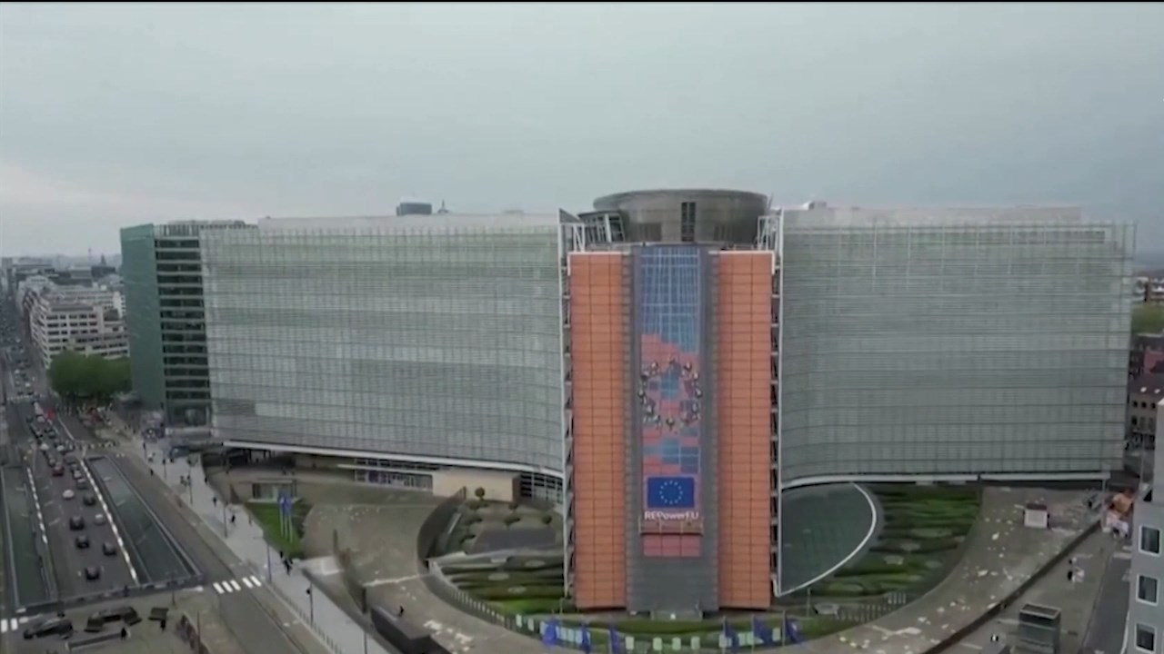 Кнаус за ТВ 24: Македонија мора да ја турка идејата за уставни измени со одложено дејство