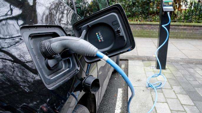 Колку троши електричен автомобил – реална потрошувачка пресметана во литри