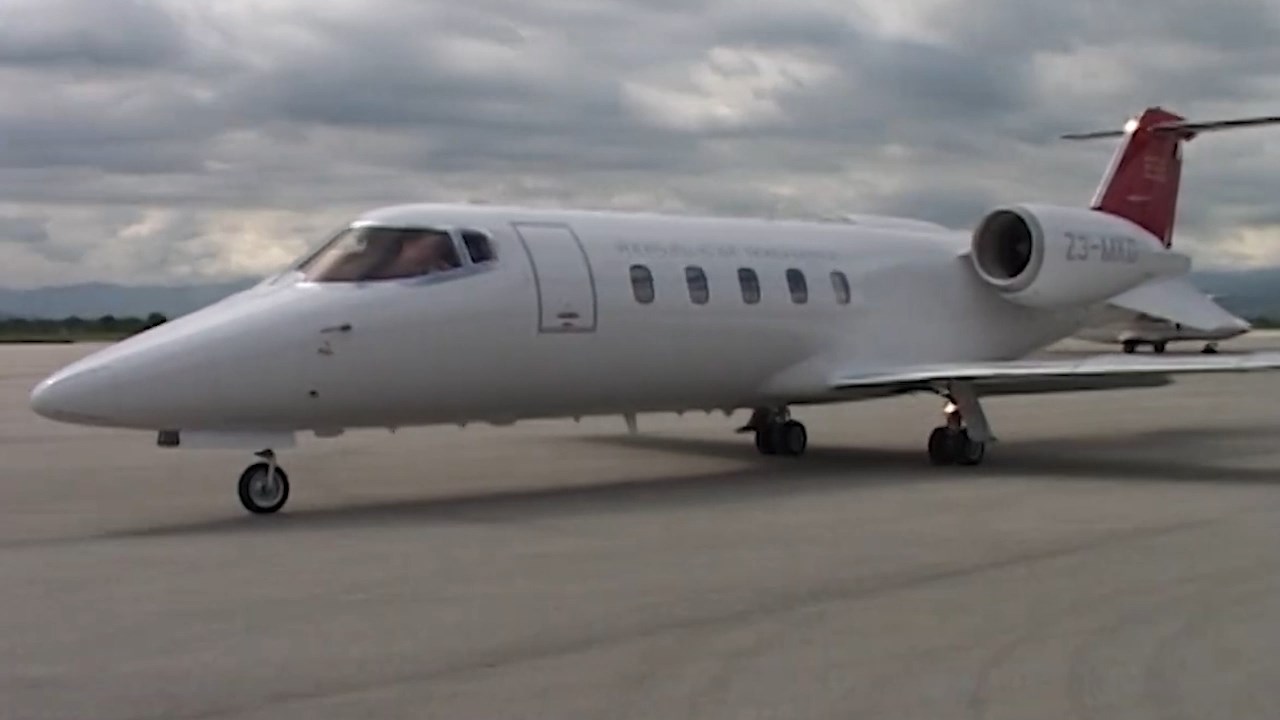 Го злоупотребил ли Мицкоски владиниот авион за приватно патување?