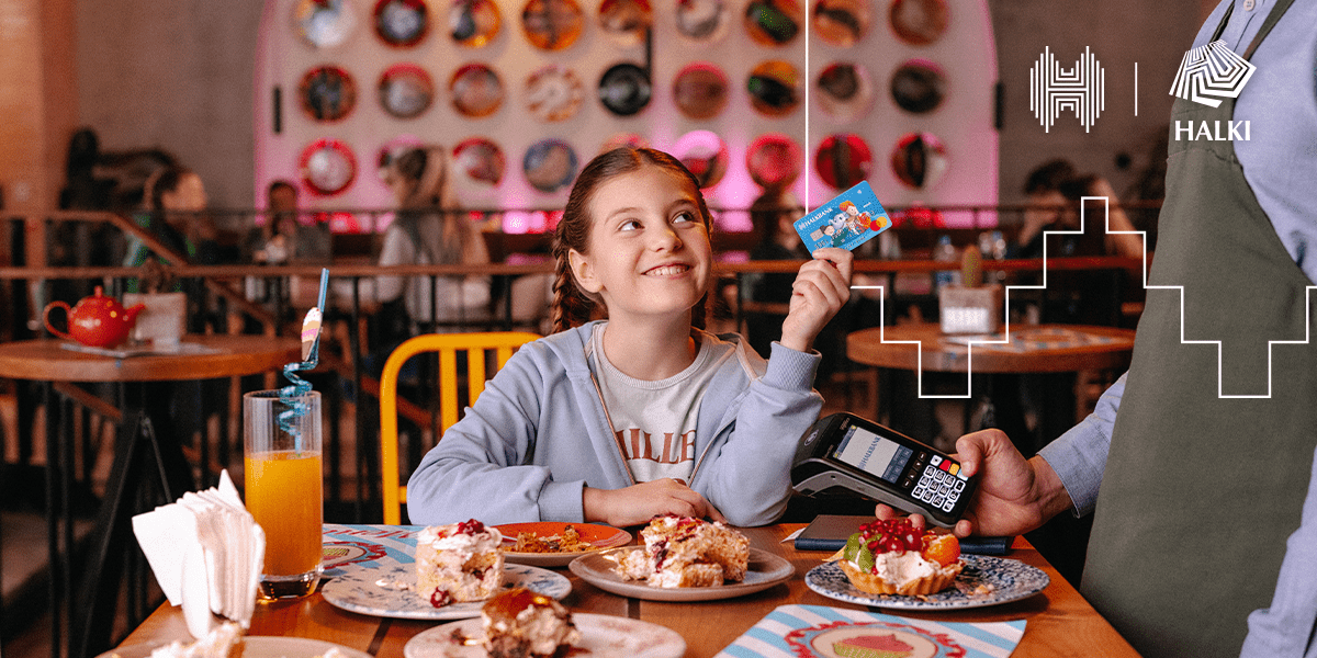 Таткото троши – ќерката плаќа: смена на улогите во новата реклама за картичката за деца на Халкбанк