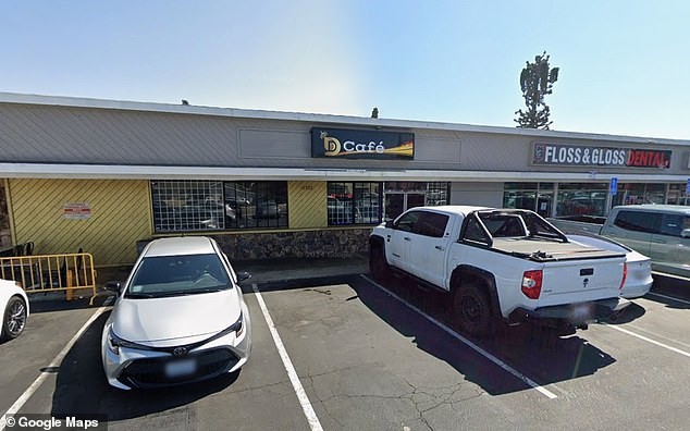 Кафуле во Калифорнија функционирало како таен стриптиз бар: Полицијата уапсила 17 лица, меѓу кои и сопствениците