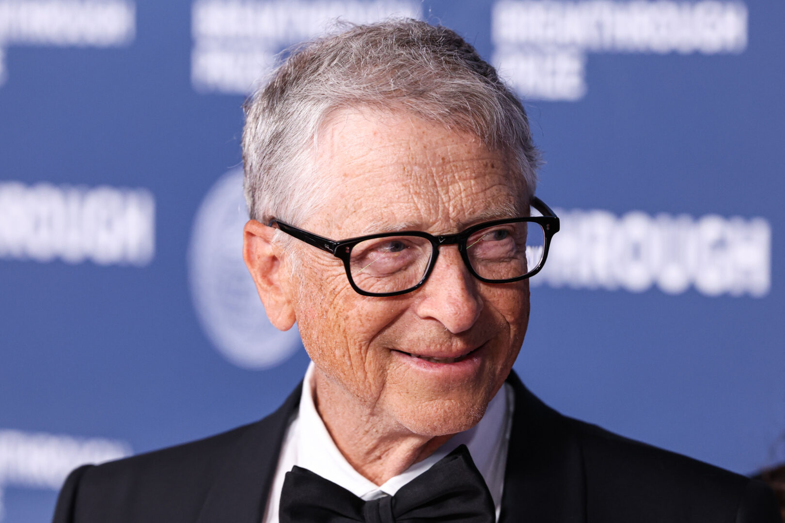 Бил Гејтс им се извини на вработените во фондацијата поради своите врски со Епстин