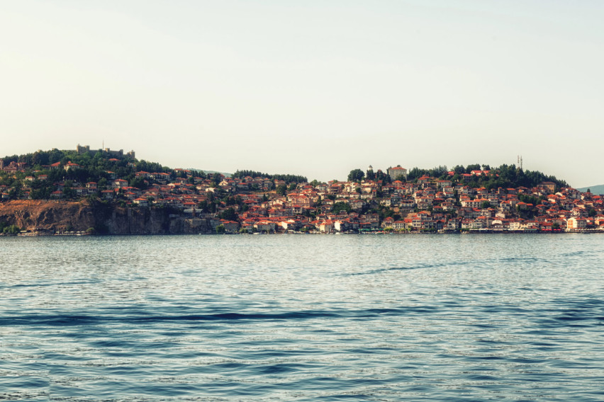 Воена вежба на крајбрежјето и во водите на Охридското Езеро, надлежните апелираат на внимателност до месното население