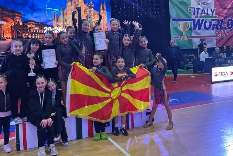 ОСУМ ПРВИ И ДЕВЕТ ВТОРИ МЕСТА ЗА МЛАДИТЕ МАКЕДОНСКИ ТАНЧАРИ НА СВЕТСКИ КУП ВО ИТАЛИЈА