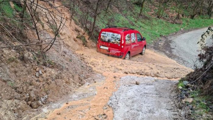 ЦУК ЗА ПОПЛАВИТЕ: Потпорен ѕид паднал врз куќа во Тетово, свлечишта на неколку места во Тетовско, поплавени 200 куќи во Форино