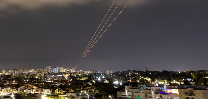 Сирени одекнуваат низ северен Израел додека се случува ирански балистички ракетен напад