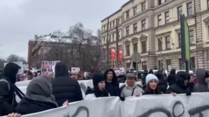 (ВИДЕО) Протест во Сараево: Граѓаните побараа оставка од министерката за образование