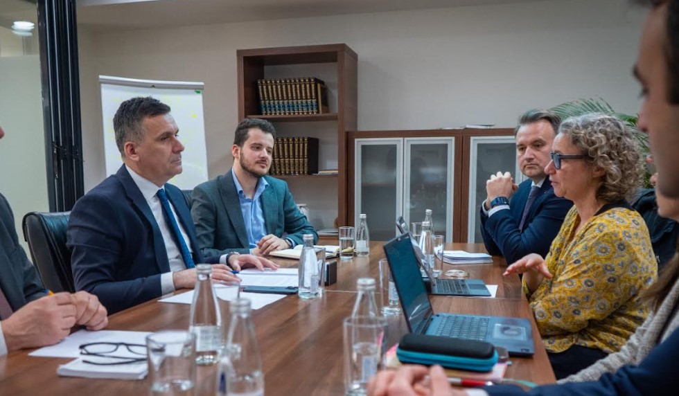 Хоџа: Продолжува партнерството со Светска банка за системска борба против аерозагадувањето