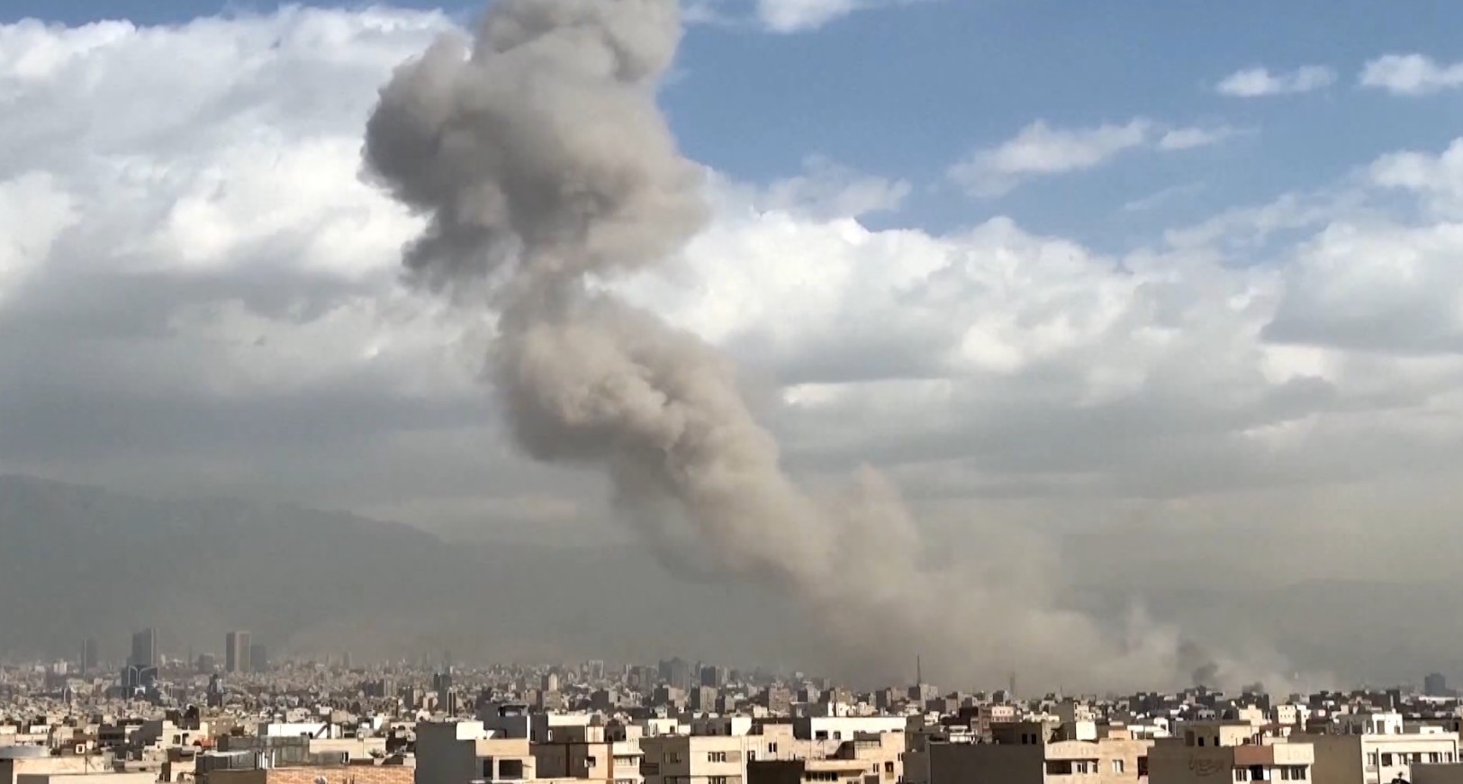 Сад и Израел го нападнаа Иран