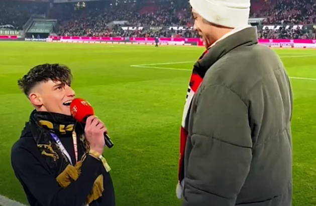 Претепан судијата кој за време на фудбалски меч го запроси своето момче (ФОТО)