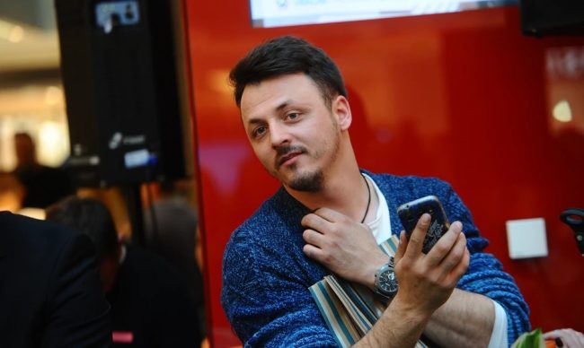 СРПСКАТА ПОЛИЦИЈА ГО СПАСИ ПОП-ПЕЈАЧОТ ДАНИЕЛ КАЈМАКОСКИ ОТКАКО БИЛ КИДНАПИРАН ВО БЕЛГРАД