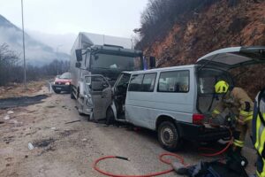 Едно лице загина, а осуммина се повредени во сообраќајна несреќа во БиХ