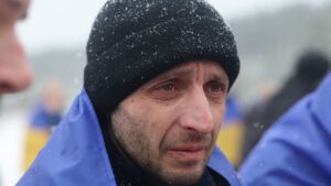 По четири години конечно слободни – украински затвореници се вратија дома