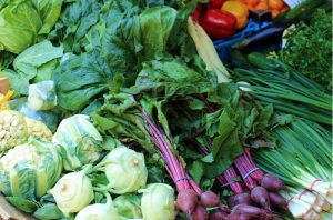 Најдобри намирици што ги покренуваат цревата како мотор: Подобрување на варењето, намалување на надуеноста и зајакнување на имунитетот