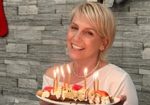 Македонската фолкерка во далечната Австралија „ја раситни 51-вата“: Две дувања свеќички и „домашна посета“ како роденденско изненадување од нејзината „сестра од друга мајка“