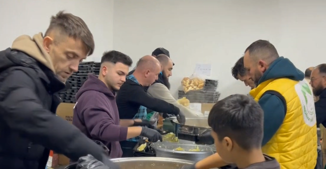 „Рамазанска трпеза“ во Тетово – стотици ифтари за социјално загрозени, но и студенти