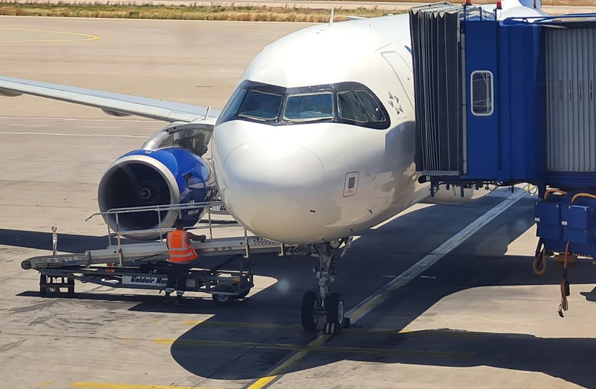 Бројни авиокомпании откажуваат летови до Израел и други земји од Блискиот Исток