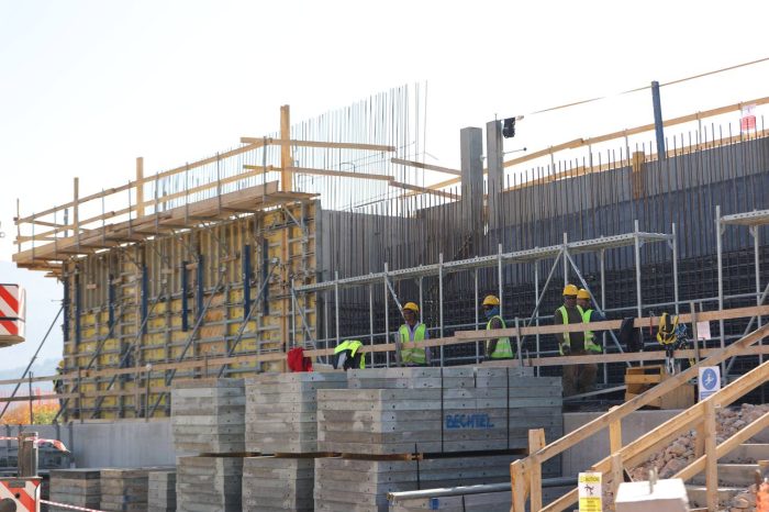 Ангажирани биле 2.098 работници и 1.269 вкупна опрема, на коридорите 8 и 10д во декември лани се работело на 11 мостови и 10 натпатници