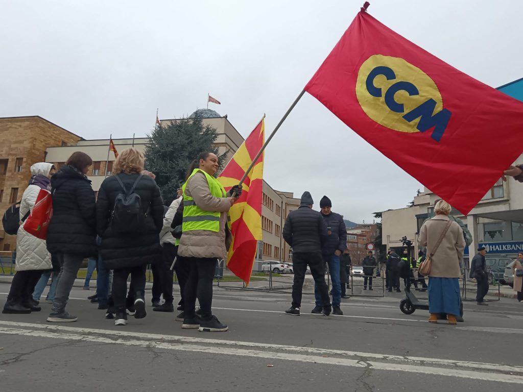 (ФОТО+ВИДЕО) ССМ и работниците го блокираа Собранието: За 300 евра не се исплати да те разбудат од сабајле