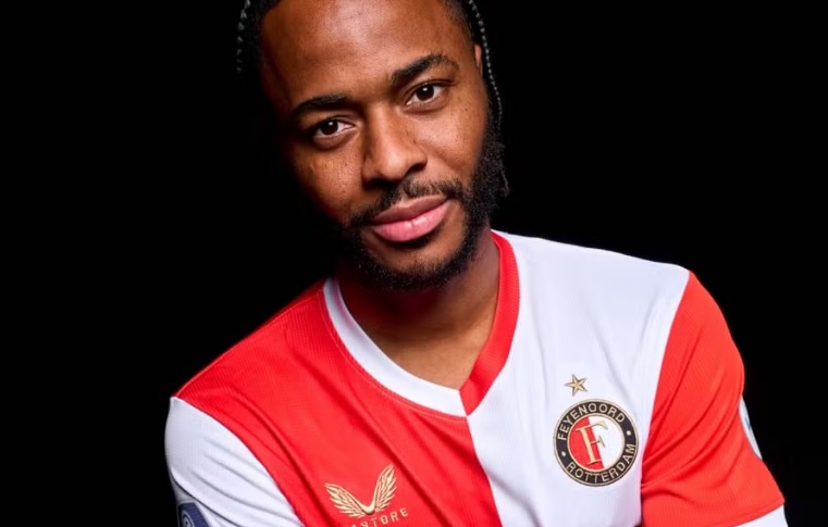 Феенорд ќе мора да тренира во Белгија додека Рахим Стерлинг не добие холандска работна виза