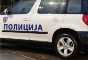 Прилепчанец застанал пред полициско возило во обид да спречи апсење на својот брат