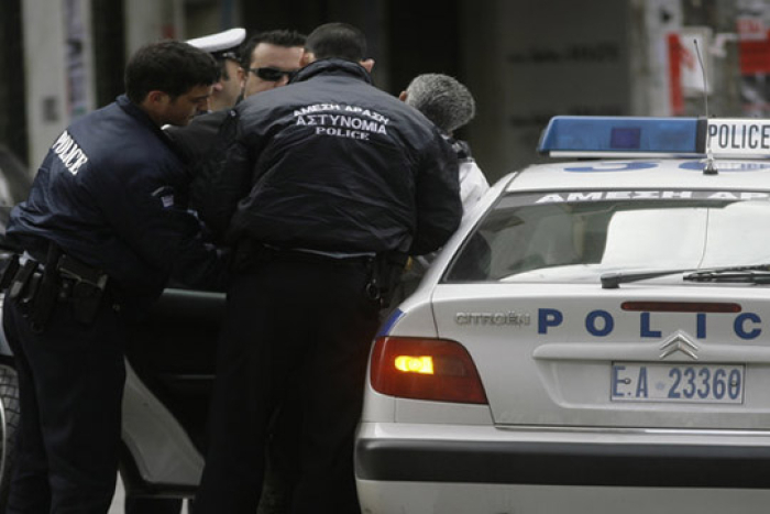 Разбиена криминална организација во Грција за нелегално производство и трговија со тутунски производи