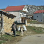 Македонците во Голо Брдо – живи сенки на институционалниот заборав