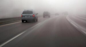 Отежнат сообраќај на Плетвар и кај Крушево поради магла и снег