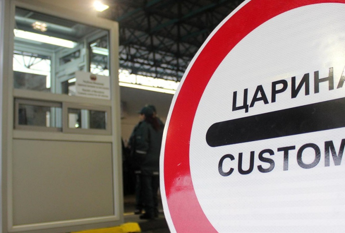 Автобус се заби во кабина на Блаце: На возачот му се одземени документите