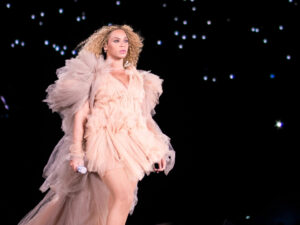 (Видео) „Како близначки“: Погледнете внимателно, тоа не е Бијонсе