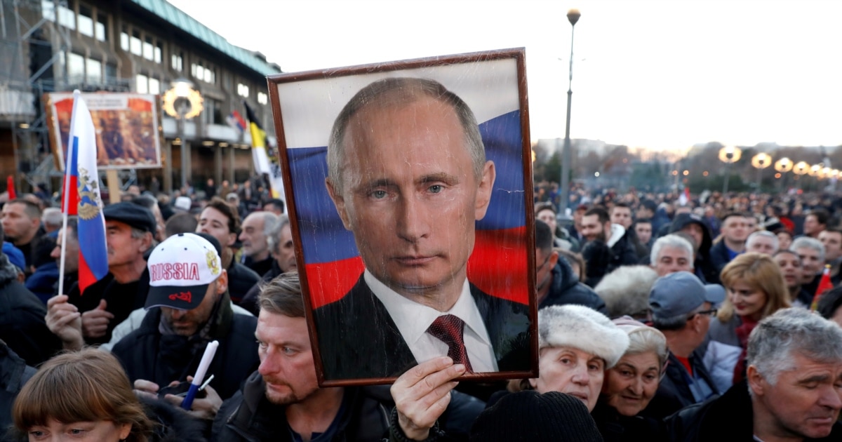 Зошто секоја година Путин е најпопуларен во Србија?