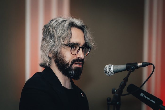 ПЕТРУШЕВСКИ: Додека Апасиев го плаќаа од СЈО, ги величеше, кога чешмата секна, почна да ги плука