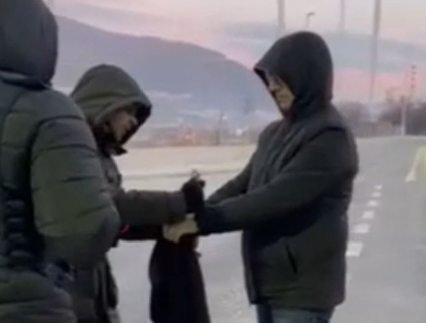 Експресно: Груби доби куќен притвор