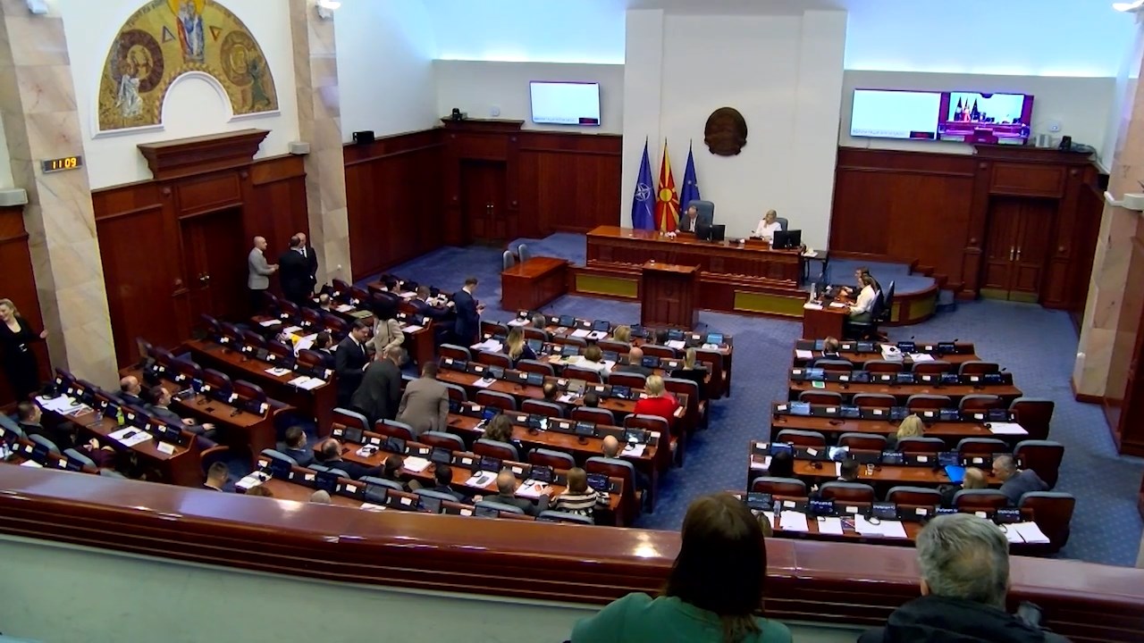 Гаши: Протест нека има, но да не се попрачува правото на работа на пратениците