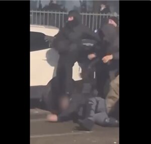 ВИДЕО: Масовни немири на левичарски протест во Торино, Мелони објави брутално видео