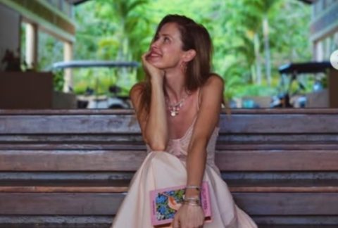 Каролина на Инстаграм го донесе летото среде зима: Како топ модел во бикини на сејшелските рајски убавини