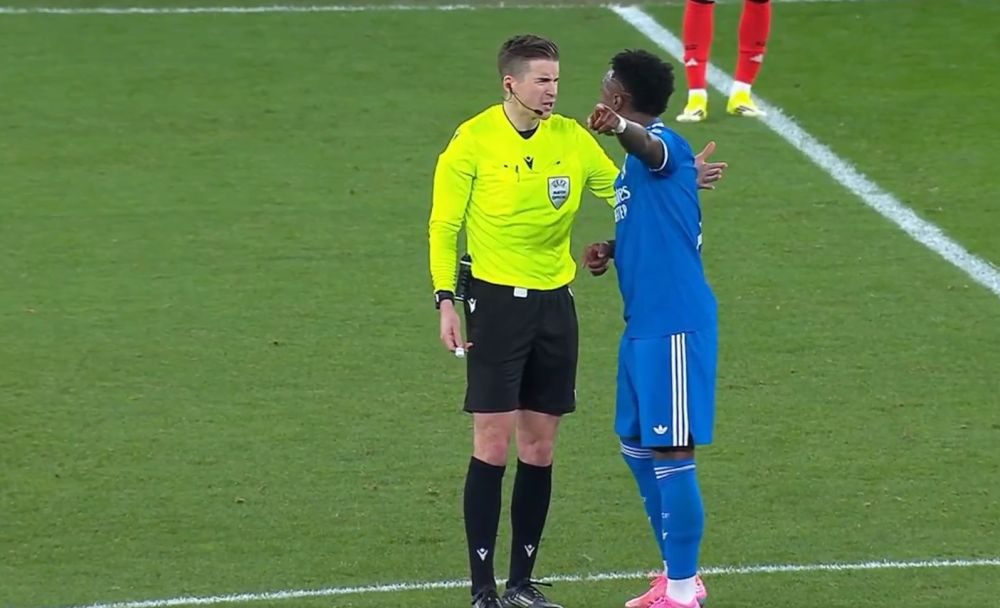 Винисиус се јави по инцидентот: Расистите со кукавици!