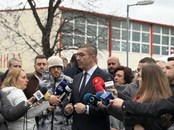 МИЦКОСКИ: Владата како најголем работодавач постигнат историски договор за 11.000 вработени кои ќе добијат 40 отсто повисока плата