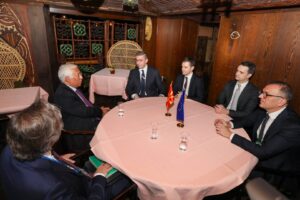 Мицкоски на средба со Кошта: Македонија е посветена на европскиот пат, но без билатерални условувања