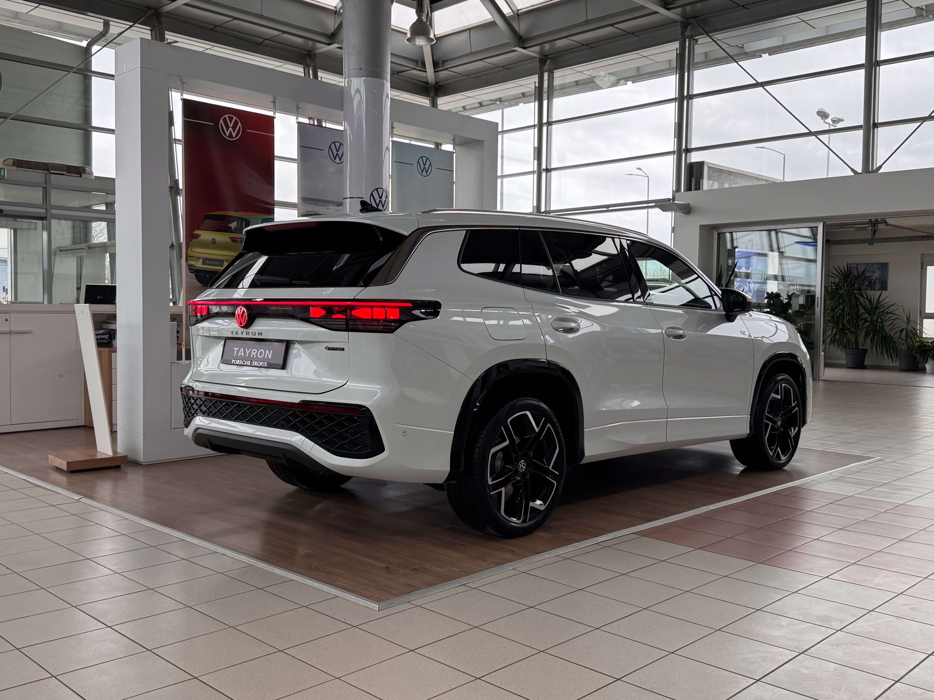 Volkswagen Tayron во R-Line варијанта сега достапен во Македонија