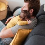 Постпородилните нарушувања на расположението не ги погодуваат само мајките