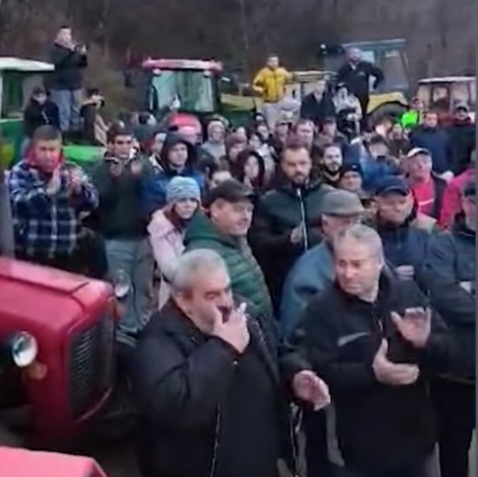 Жителите на Блатец со народна стража ја бранат Блатечка Река од изградба на мала хидроцентрала