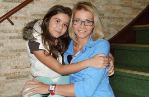 ТИНЕЈЏЕРИТЕ ОТКРИЛЕ: Еве ги ситуациите во кои се срамат од своите родители